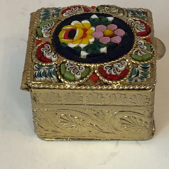 Small VTG Italian Gold Tone Floral Micro Mosaic Pill / Trinket Box Italy Antique - Picture 3 of 11
